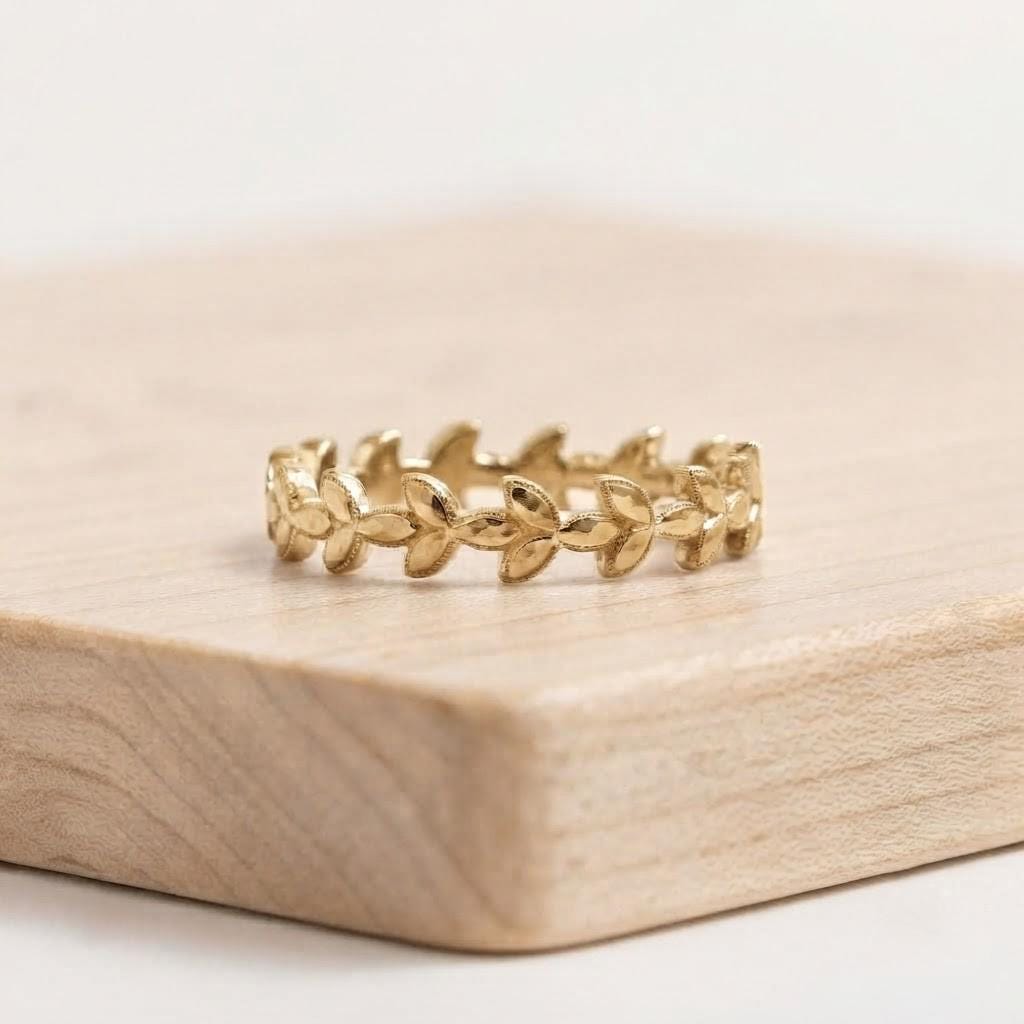 Gold Leaf Vine Wedding Band, 4mm Botanical Ring, 9K 14K 18K Solid Gold - view 2