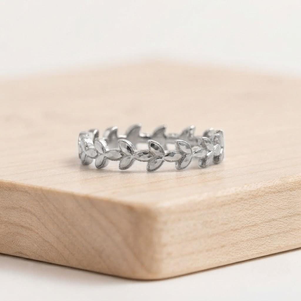 Gold Leaf Vine Wedding Band, 4mm Botanical Ring, 9K 14K 18K Solid Gold - view 3