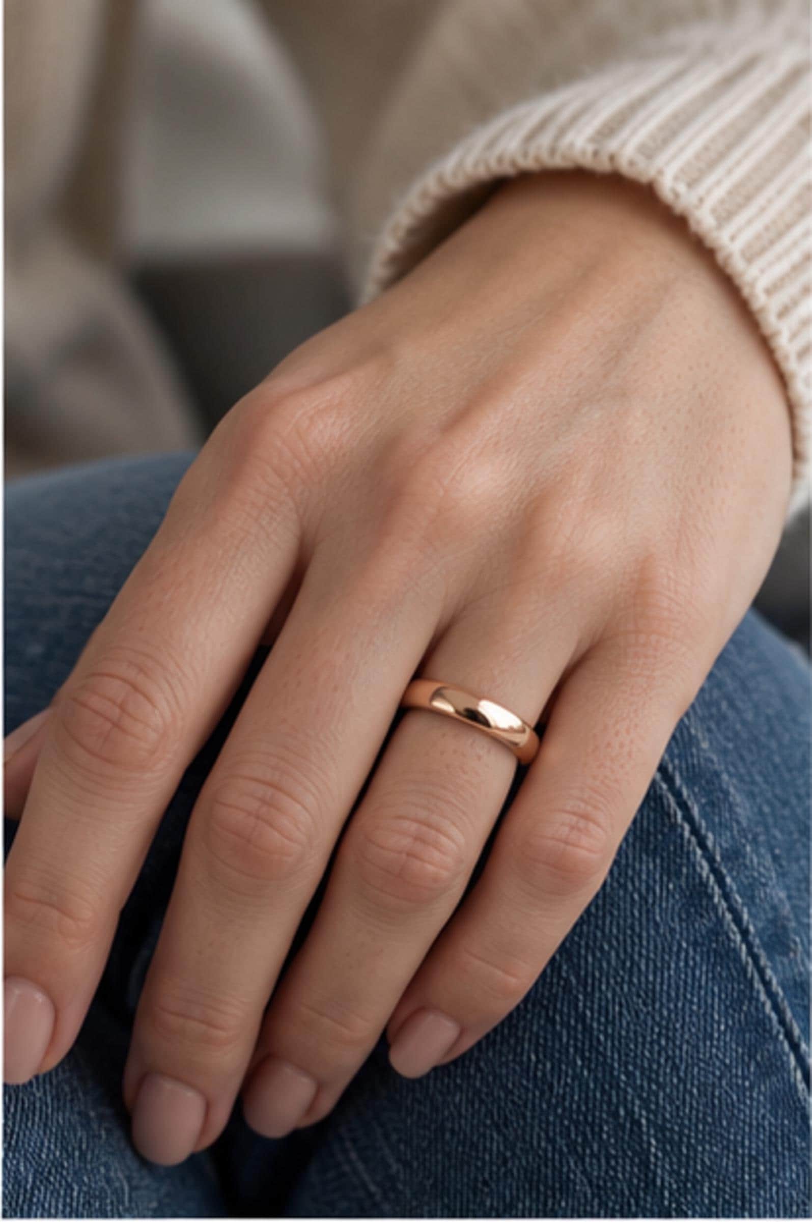 Classic Comfort-Fit Gold Wedding Band, 4 mm, photo 4