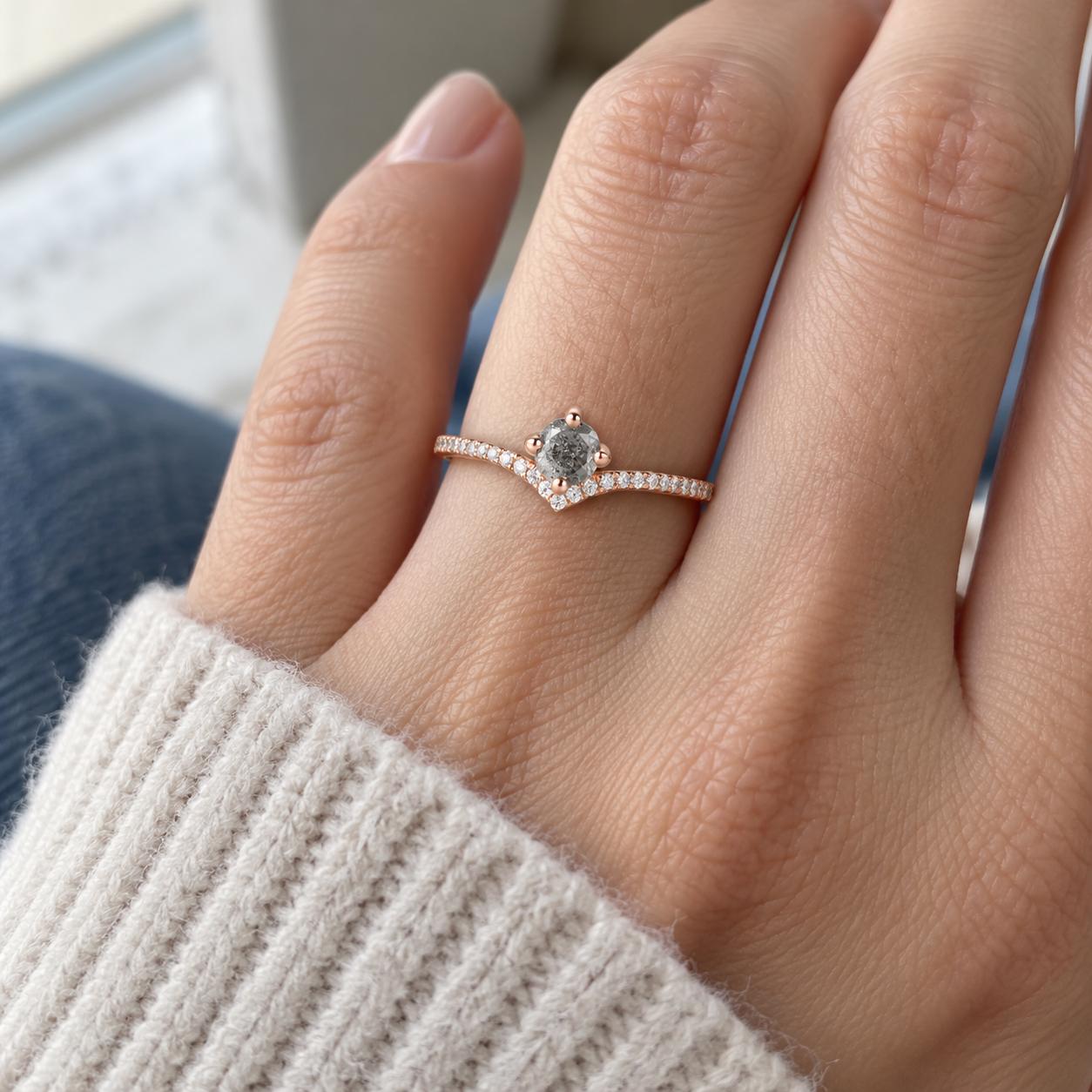 Salt and pepper diamond chevron pavé ring, photo 3