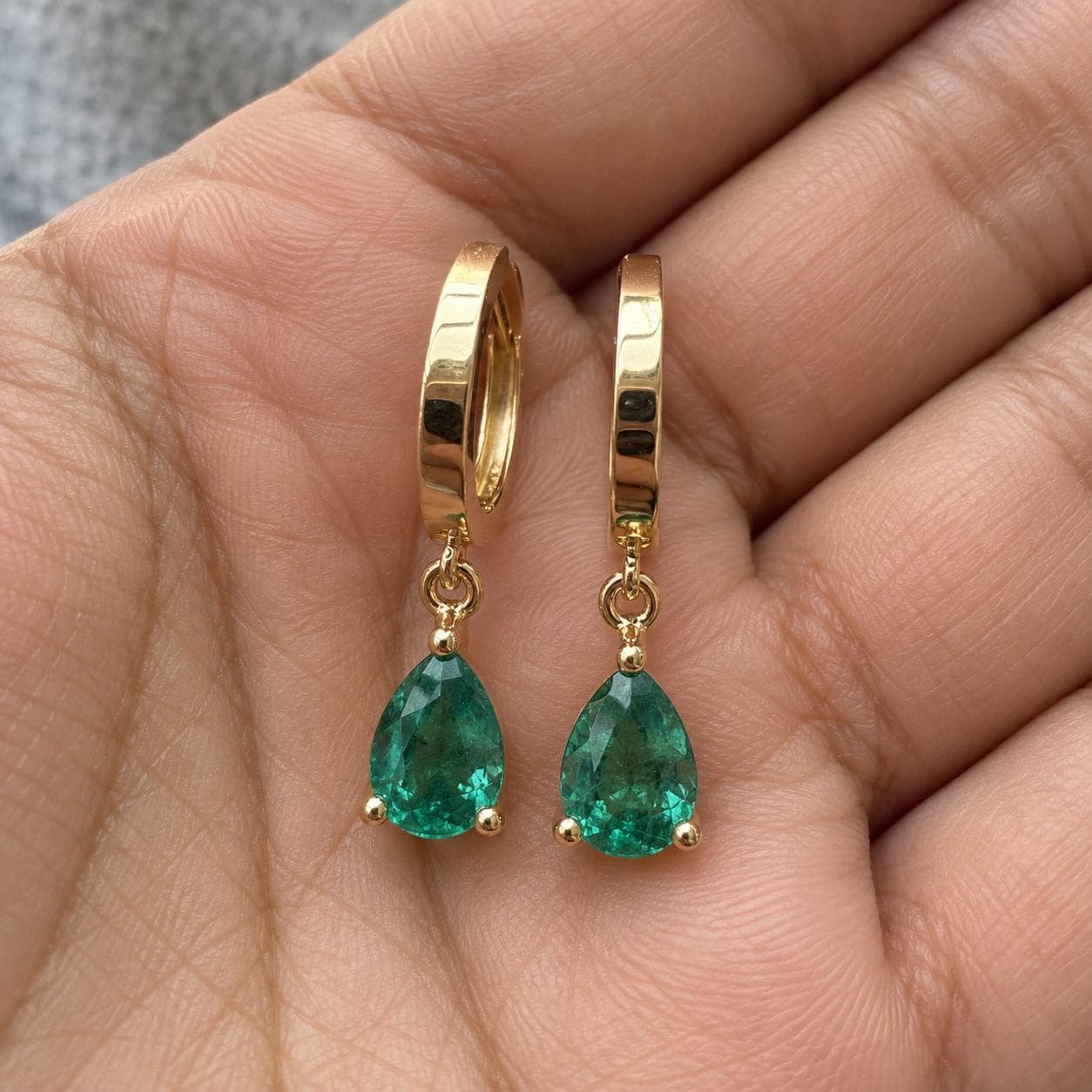 Close-up of pear cut emerald three prong setting
