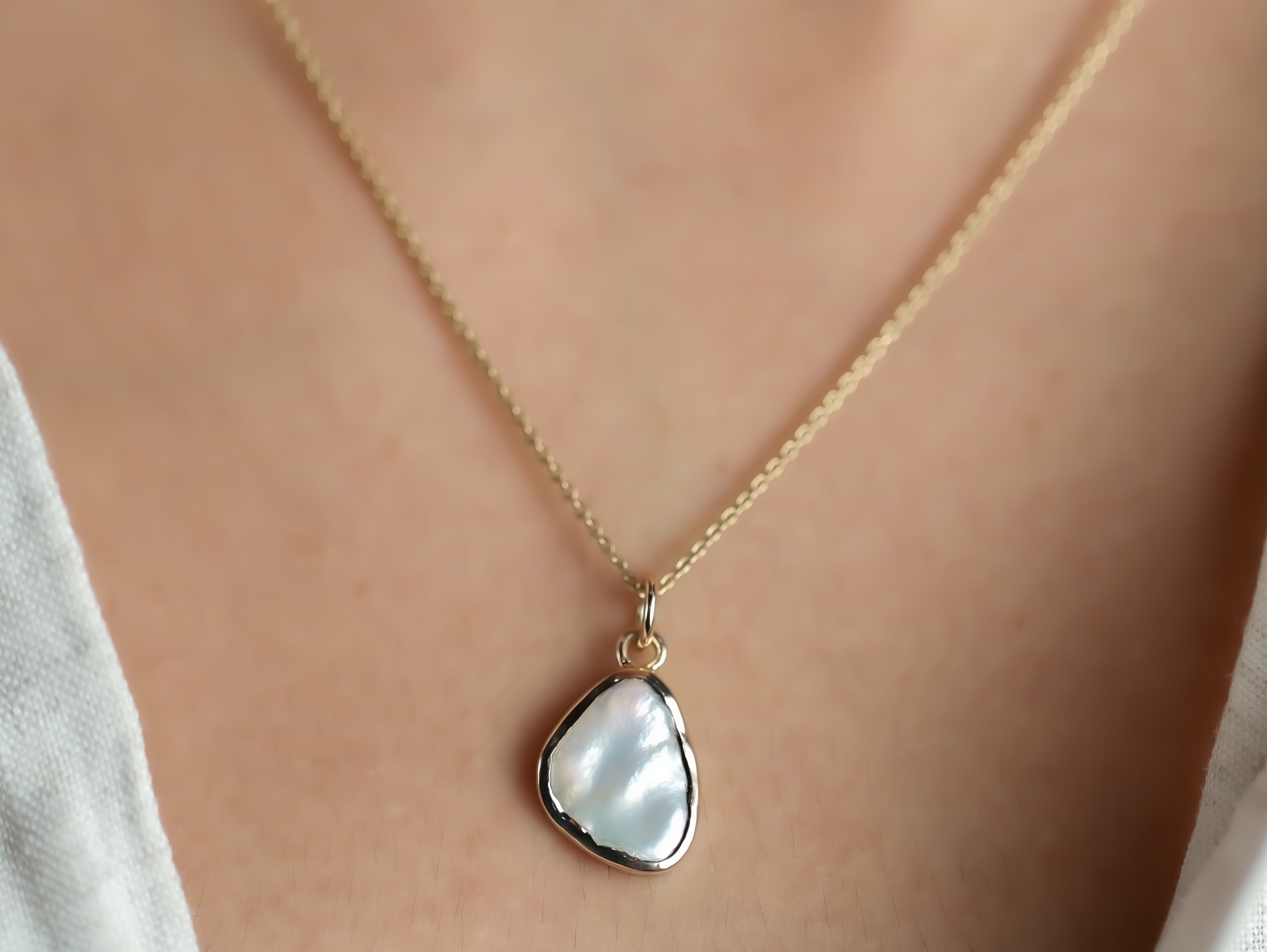 Baroque White Pearl Pendant Bezel Gold necklace -