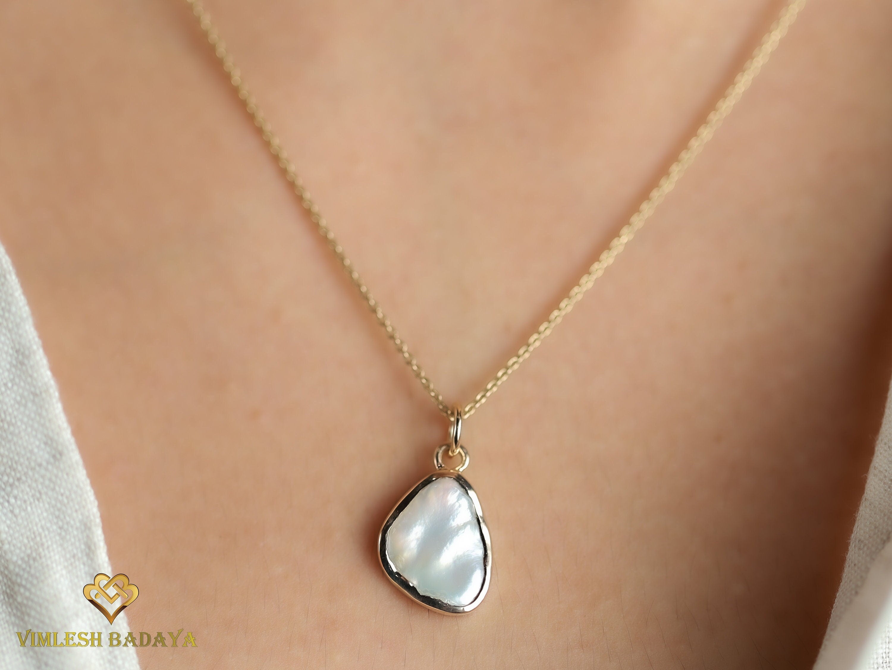 Baroque White Pearl Pendant Bezel Gold necklace -